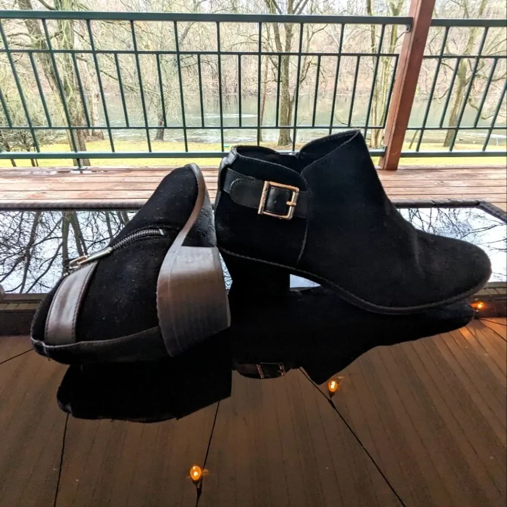 Vionic Millie Boots Women's sz 6 Black Suede Ankle Booties Silver Buckle Cowgirl